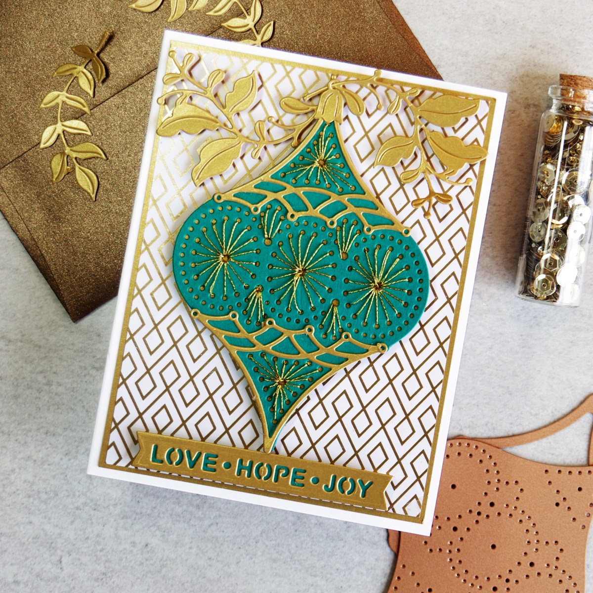 Spellbinders Stitched Ornament kit 34-1231